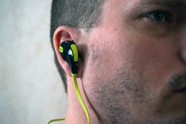 Smarteck-QY7-Bluetooth-Headphones-In-Ear-Wear