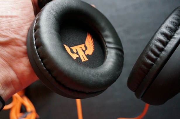 Bon-Venu-Wings-of-Angel-Headphones-earcups-earpiece