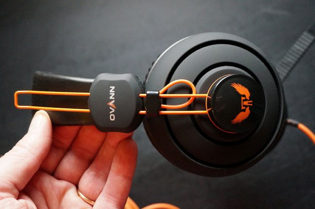 Bon-Venu-Wings-of-Angel-Headphones-side-view