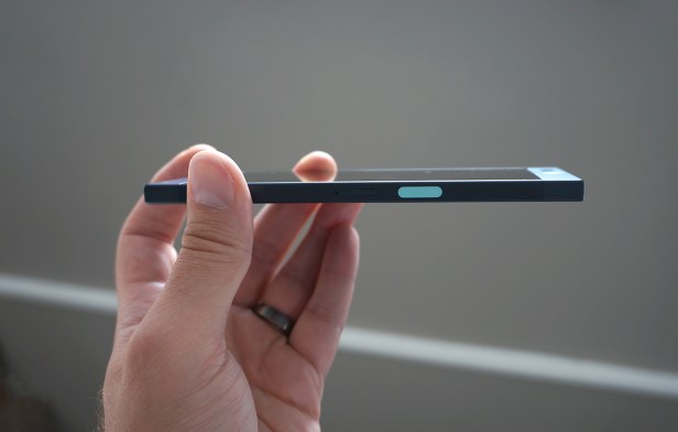 Nextbit-Robin-side-view