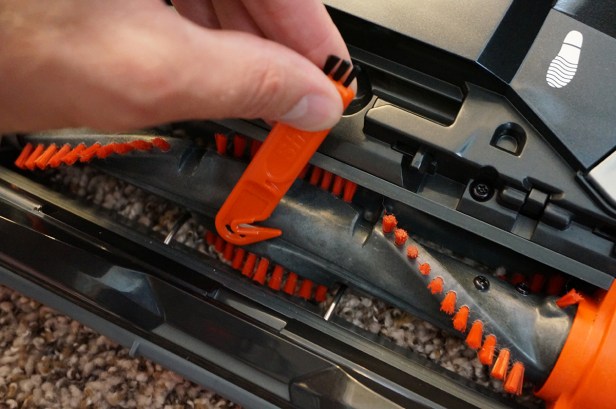 Shark-DuoClean-Ultralight-Vacuum-HV382-brushrool