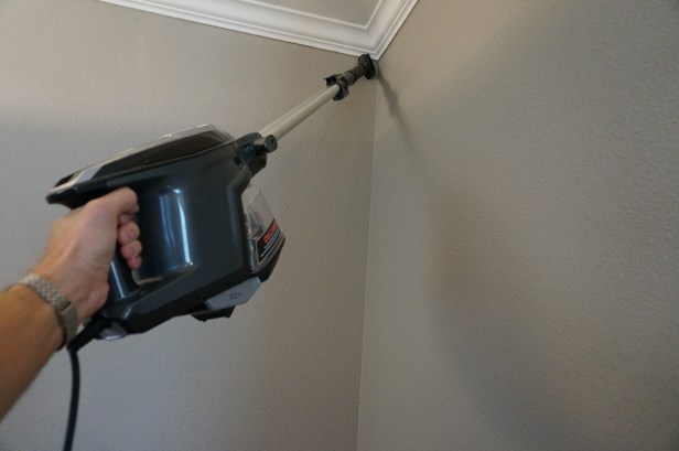Shark-DuoClean-Ultralight-Vacuum-HV382-clean-walls