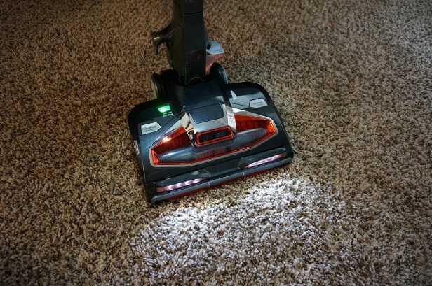 Shark-DuoClean-Ultralight-Vacuum-HV382-lights