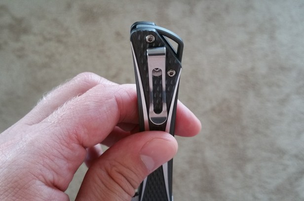 Crossbones-knife-7530-Jeff-Park-pocket-clip