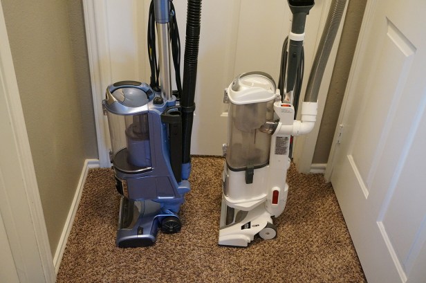 SharkNinja-Vacuum-Shark-Navigator-NV356E-Rotator-NV642-Side-View