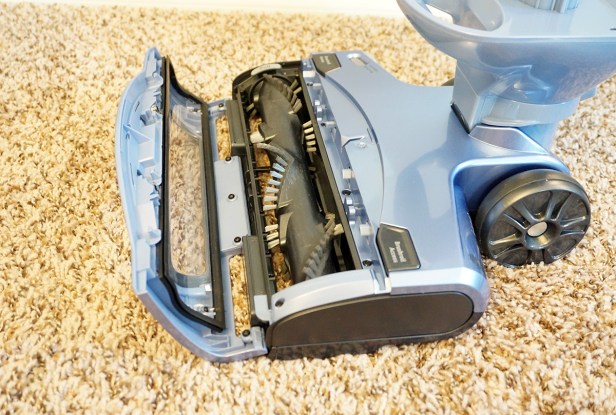 SharkNinja-Vacuum-Shark-Rotator-NV642-Brushroll-Access-Garage